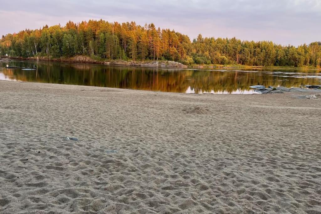 Attraktiv & Smart Funkishytte Pa Nes Strandhager. Årnes Eksteriør bilde